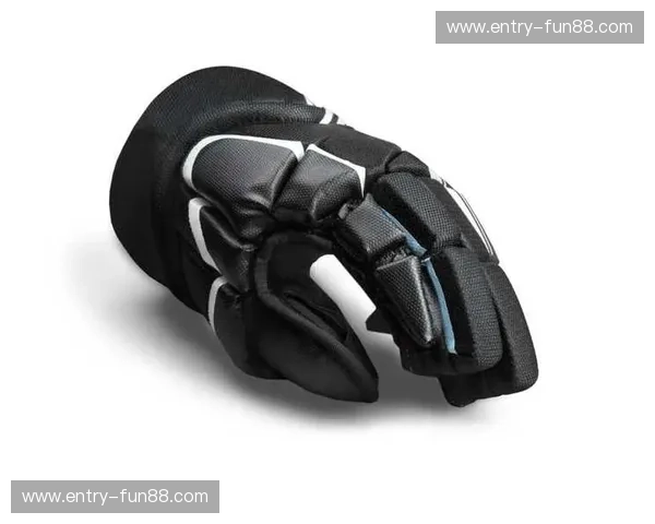 冰球手套：掌握速度与力量的秘密武器